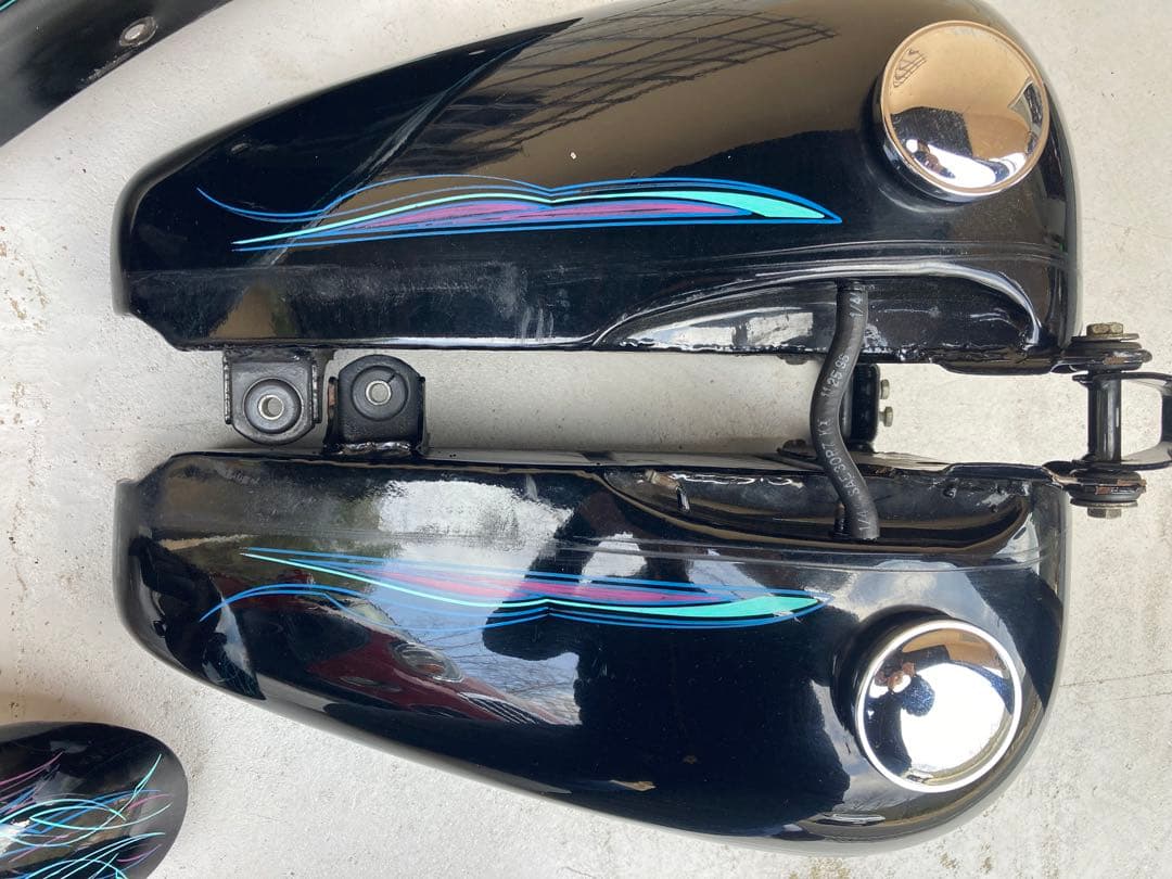 ミコライオさん専用。ハーレーエボソフテイルタンクセット