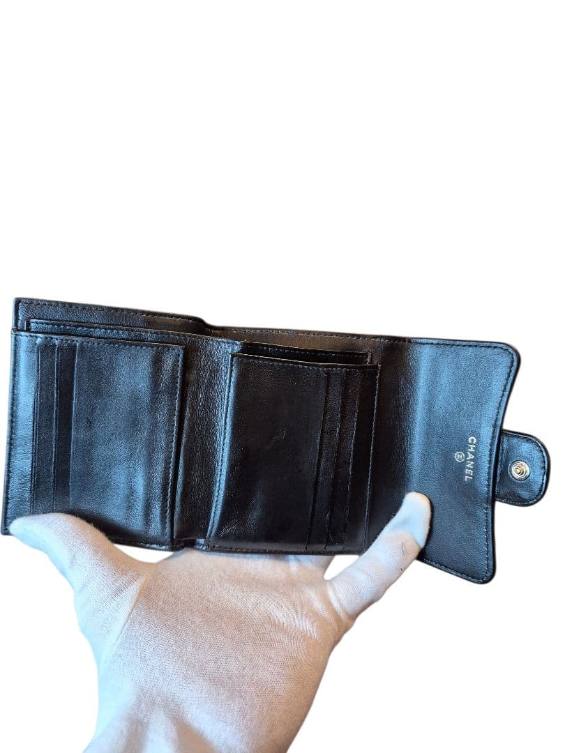 CHANEL　シャネル　マトラッセ　三つ折り財布　ブラック