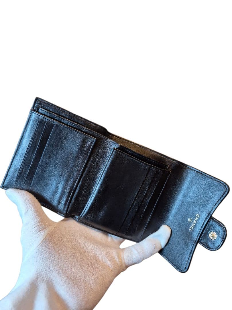 CHANEL　シャネル　マトラッセ　三つ折り財布　ブラック