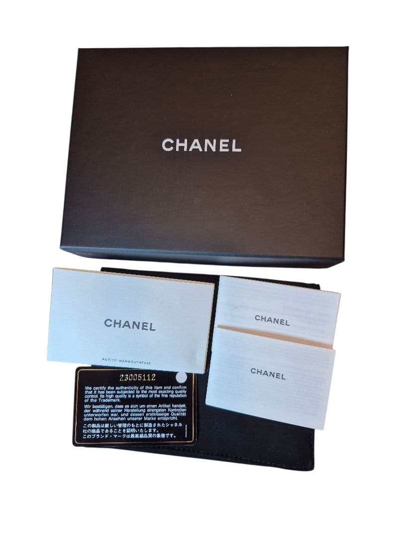 CHANEL　シャネル　マトラッセ　三つ折り財布　ブラック