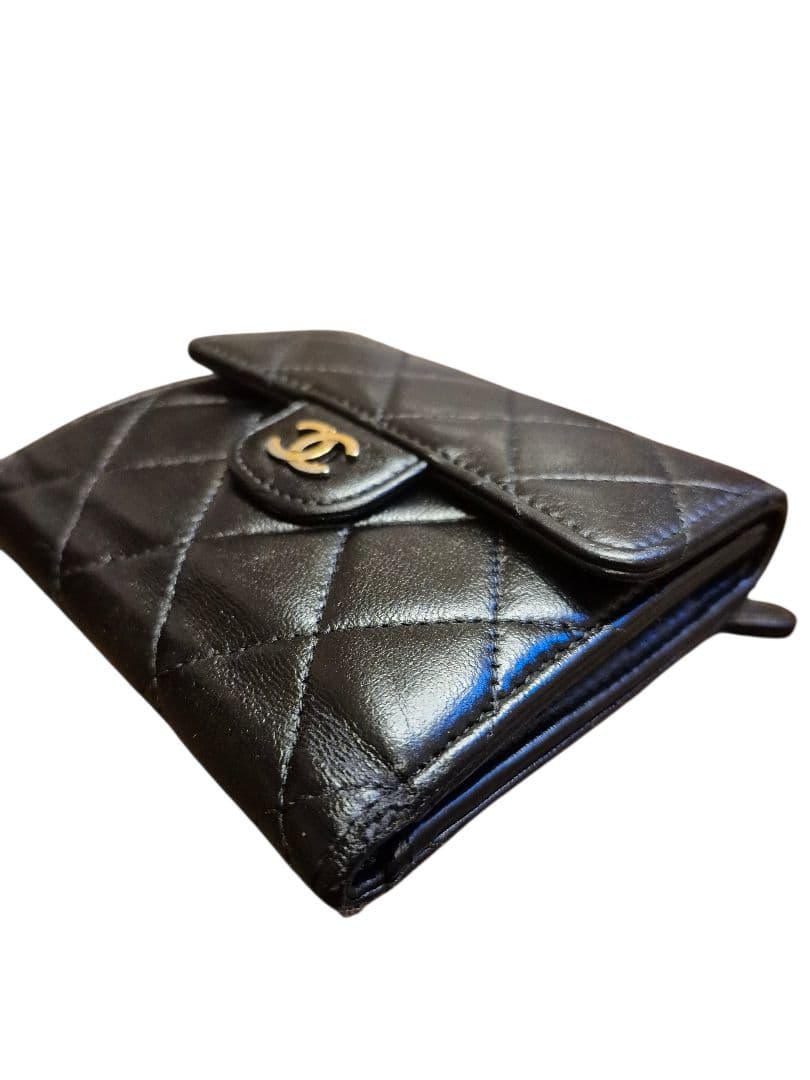 CHANEL　シャネル　マトラッセ　三つ折り財布　ブラック