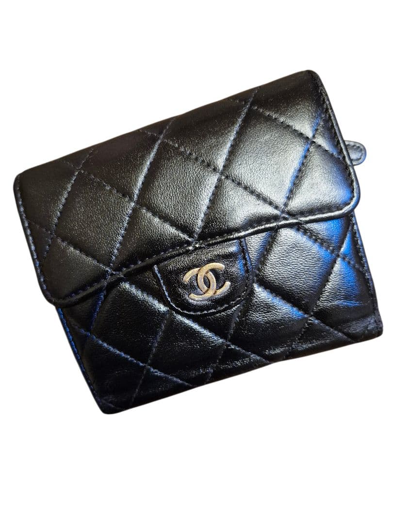 CHANEL　シャネル　マトラッセ　三つ折り財布　ブラック