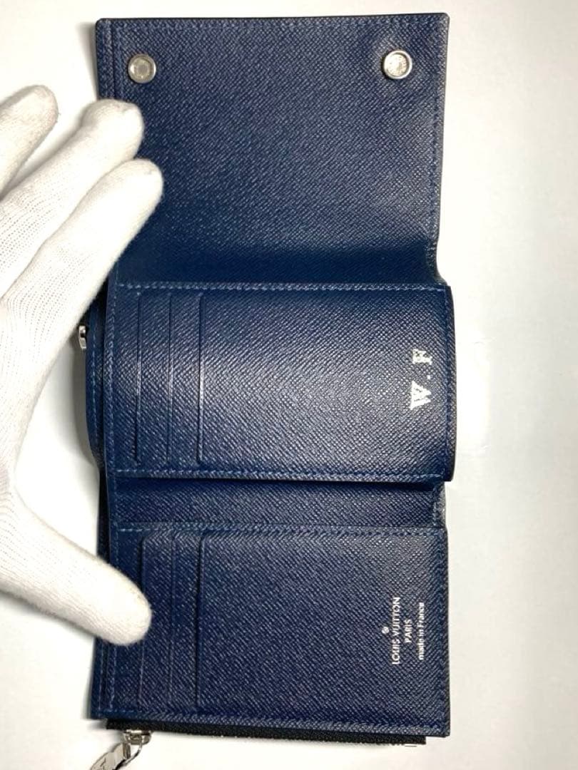 美品　ルイヴィトン　エピ　ノワール　LVサークル　チェーン付き　三つ折り財布