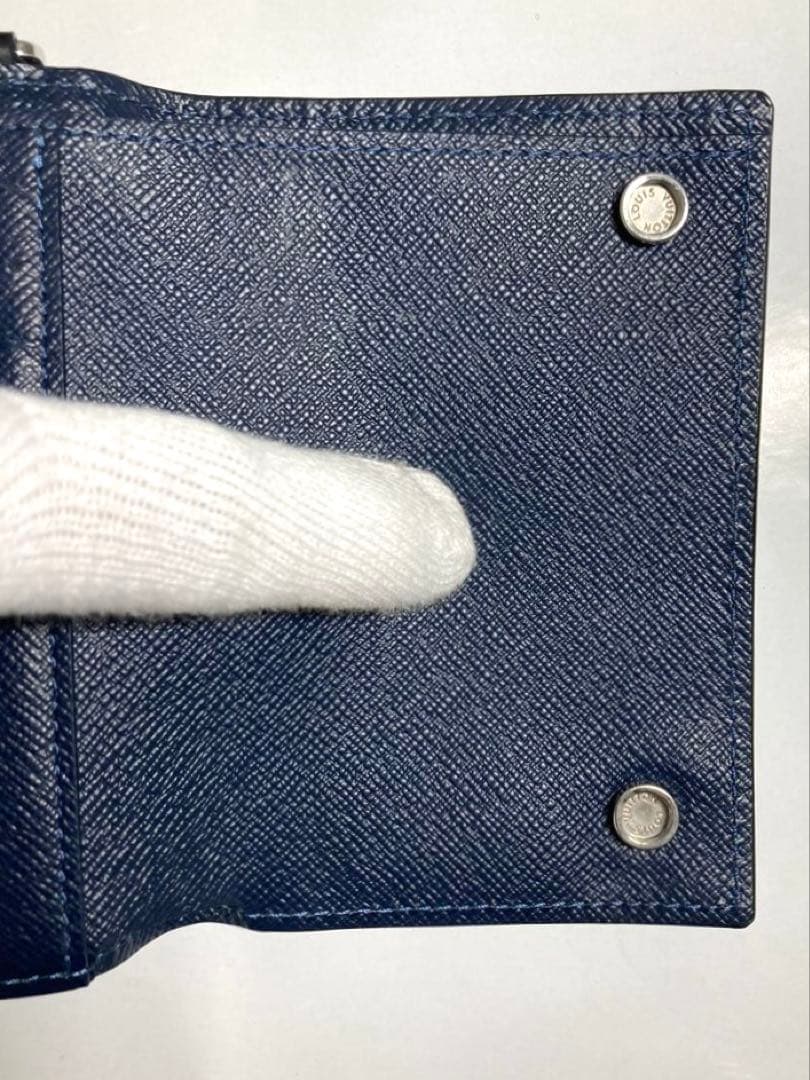 美品　ルイヴィトン　エピ　ノワール　LVサークル　チェーン付き　三つ折り財布