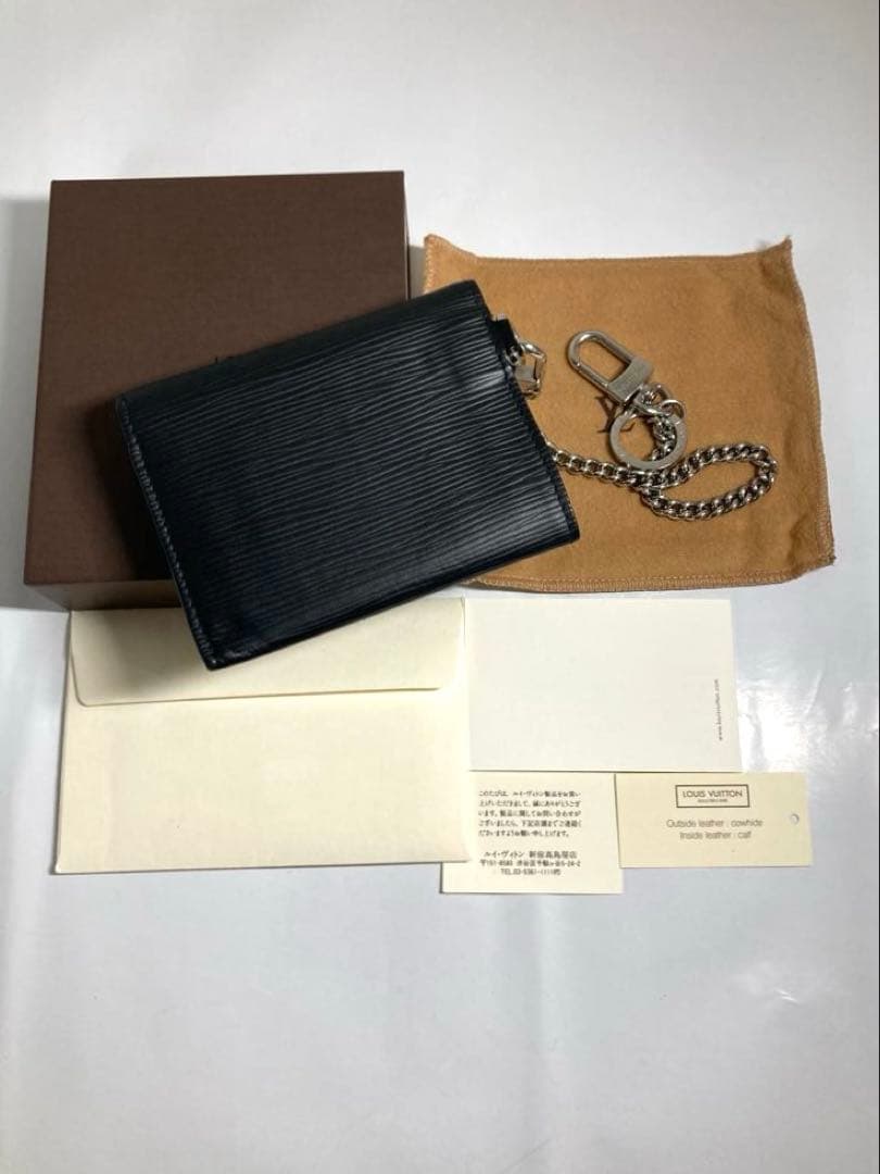 美品　ルイヴィトン　エピ　ノワール　LVサークル　チェーン付き　三つ折り財布