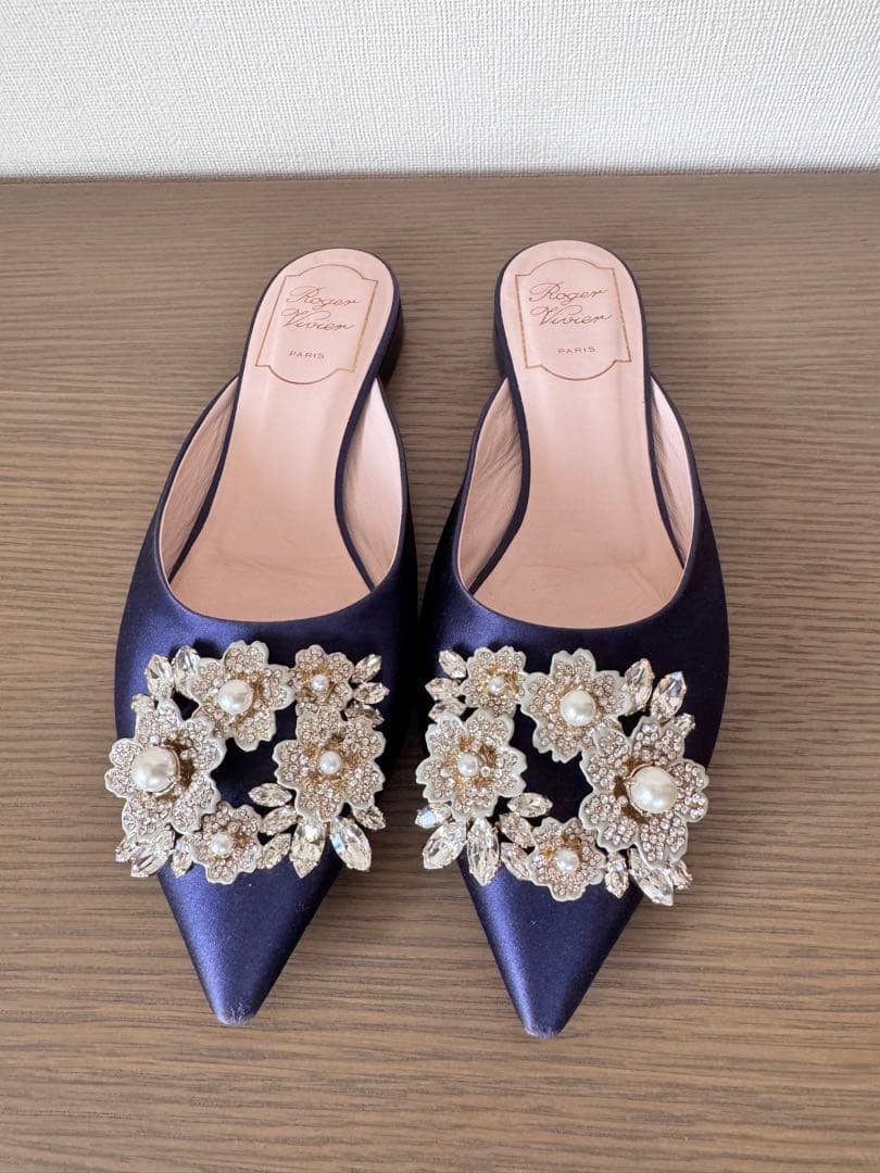 poaki様 美品☆ ロジェヴィヴィエ RogerVivier パール バックル