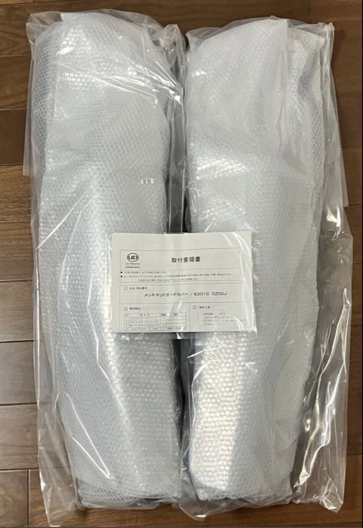 クオン　純正　メッキマッドカード　新品未使用品