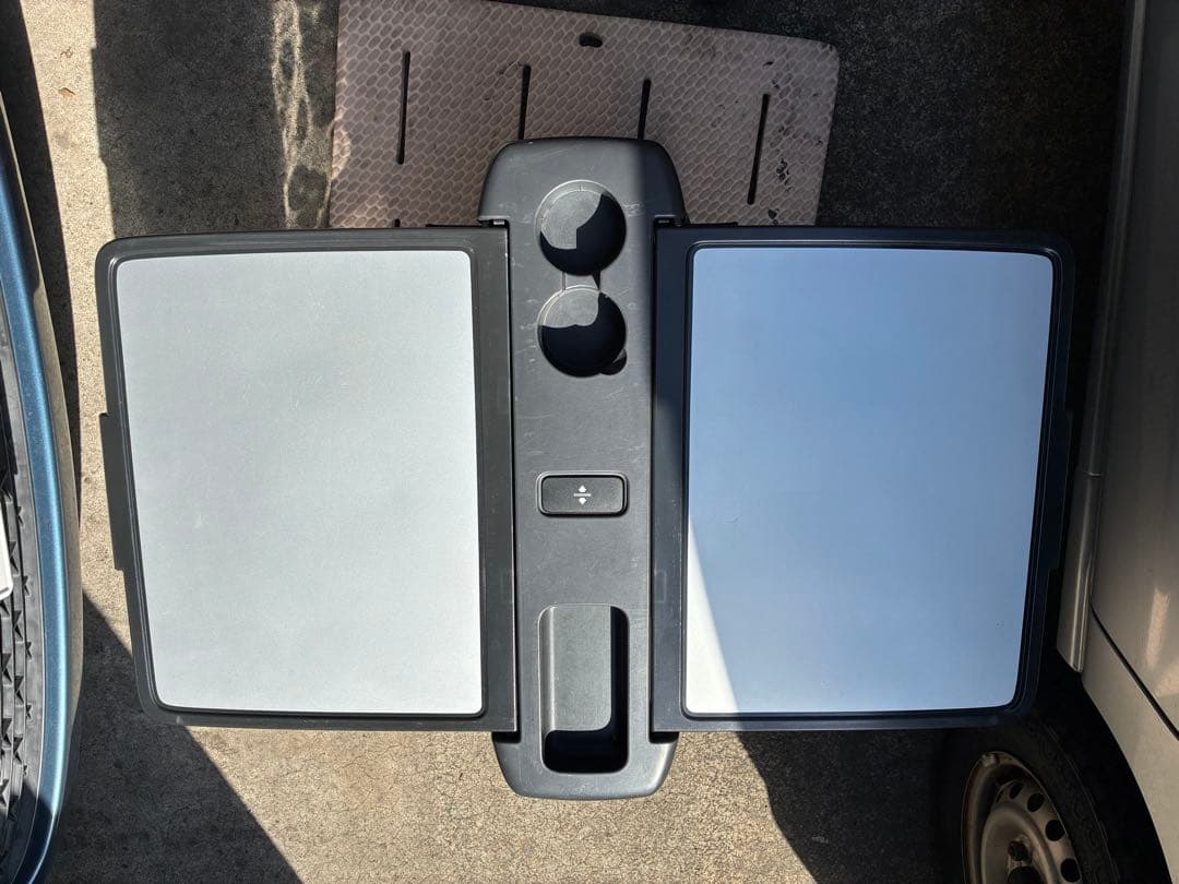 メルセデスベンツ V350 リアテーブル