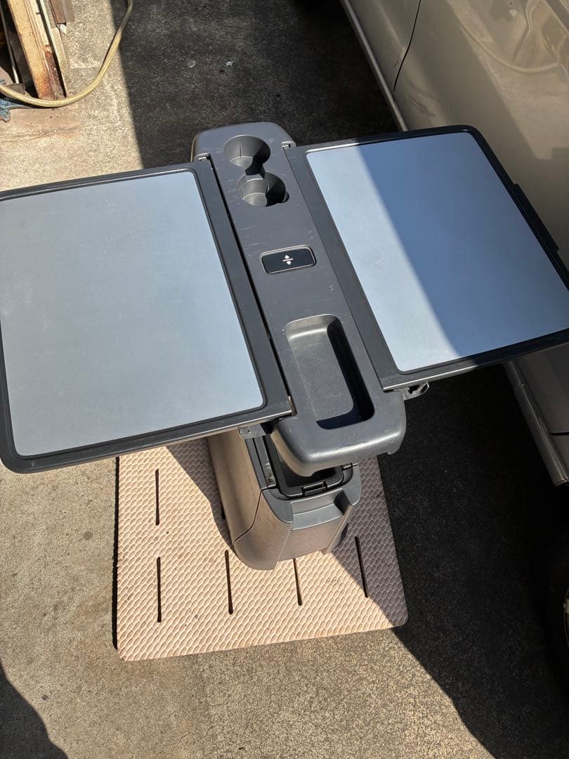 メルセデスベンツ V350 リアテーブル