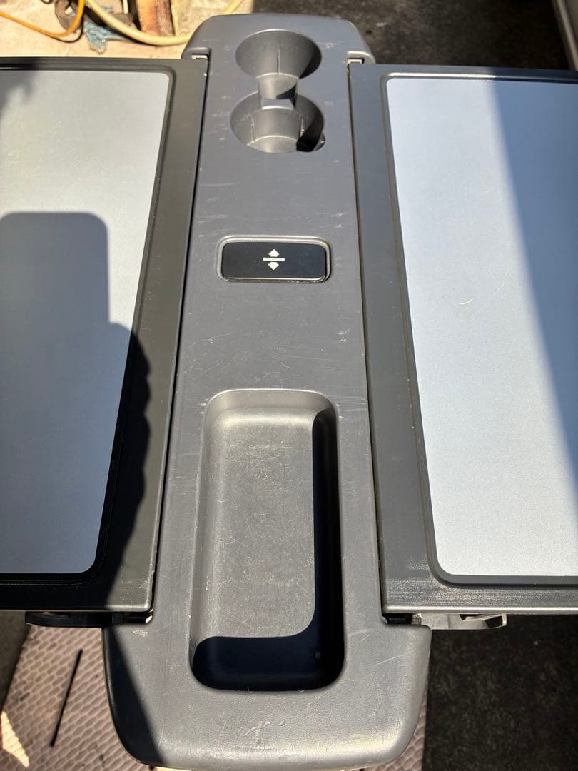 メルセデスベンツ V350 リアテーブル