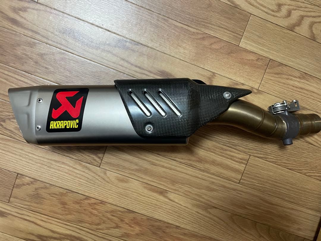 yzf-r6 Akrapovicスリップオンマフラー