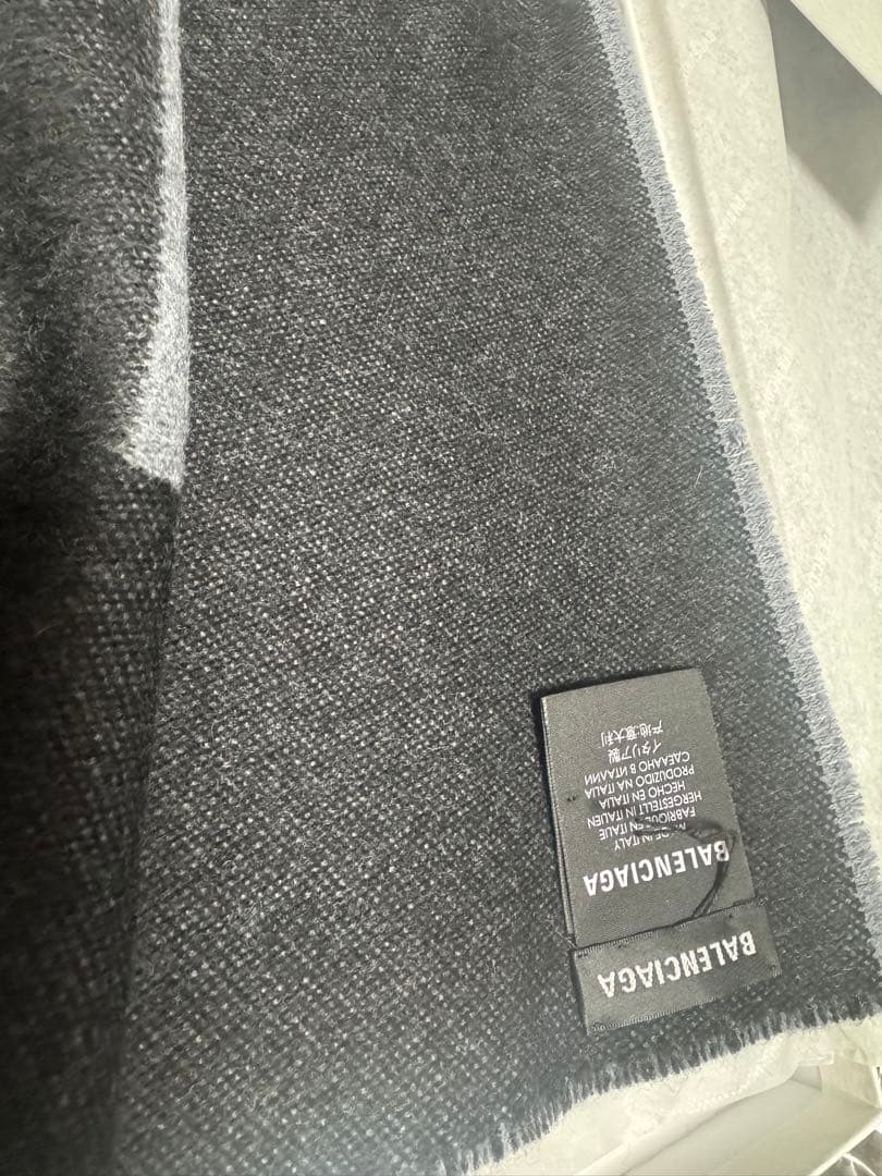 BALENCIAGA ロゴマフラー グレー ブラック