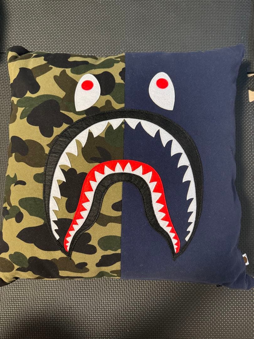 APE カモフラージュ シャークデザイン クッション