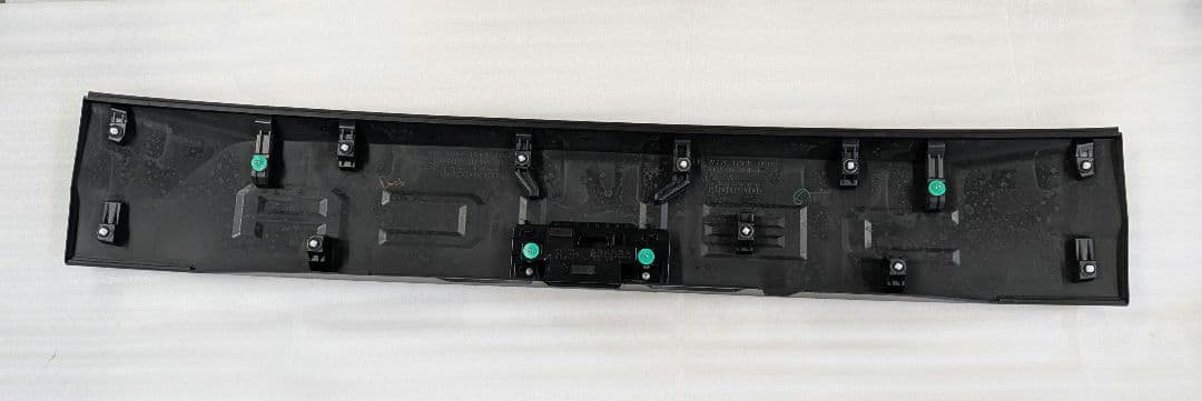 新型デリカミニ　テールゲートガーニッシュ　チッピングブラック塗装品