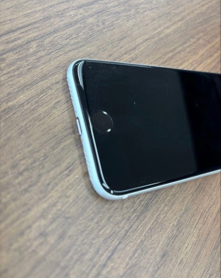 【美品】Apple iPhone SE (第2世代) ホワイト