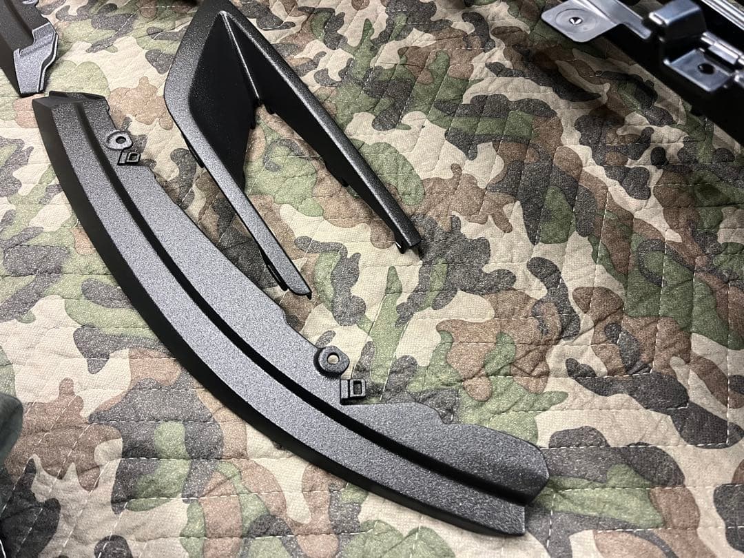 新型デリカD5 後期　フロントグリル フォグベゼル　チッピング塗装　ラプター塗装