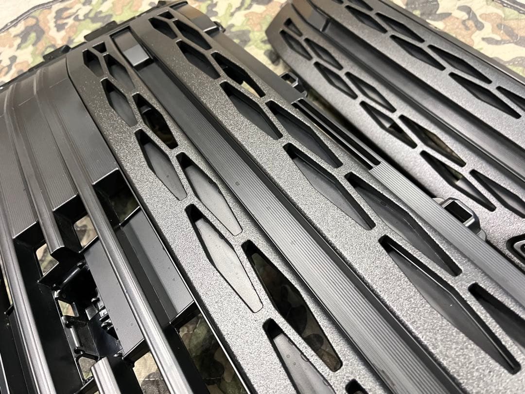 新型デリカD5 後期　フロントグリル フォグベゼル　チッピング塗装　ラプター塗装