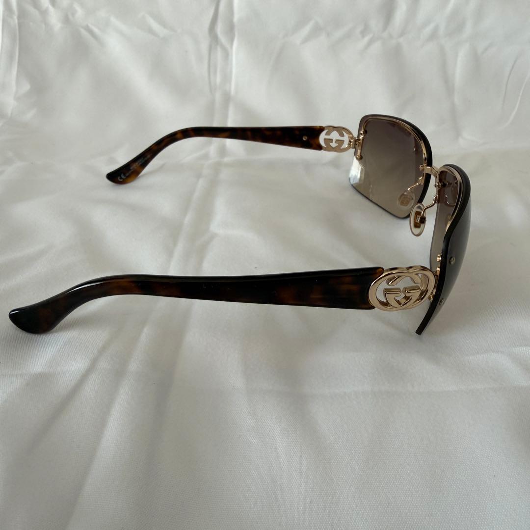 Gucci ブラウンサングラス ゴールドロゴ