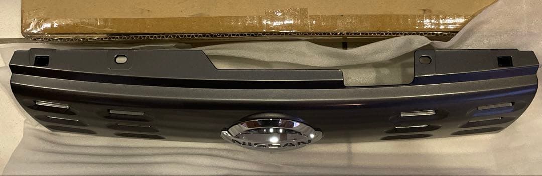 【新品未使用品】Nissan 日産キューブ　CUBE フロントグリル