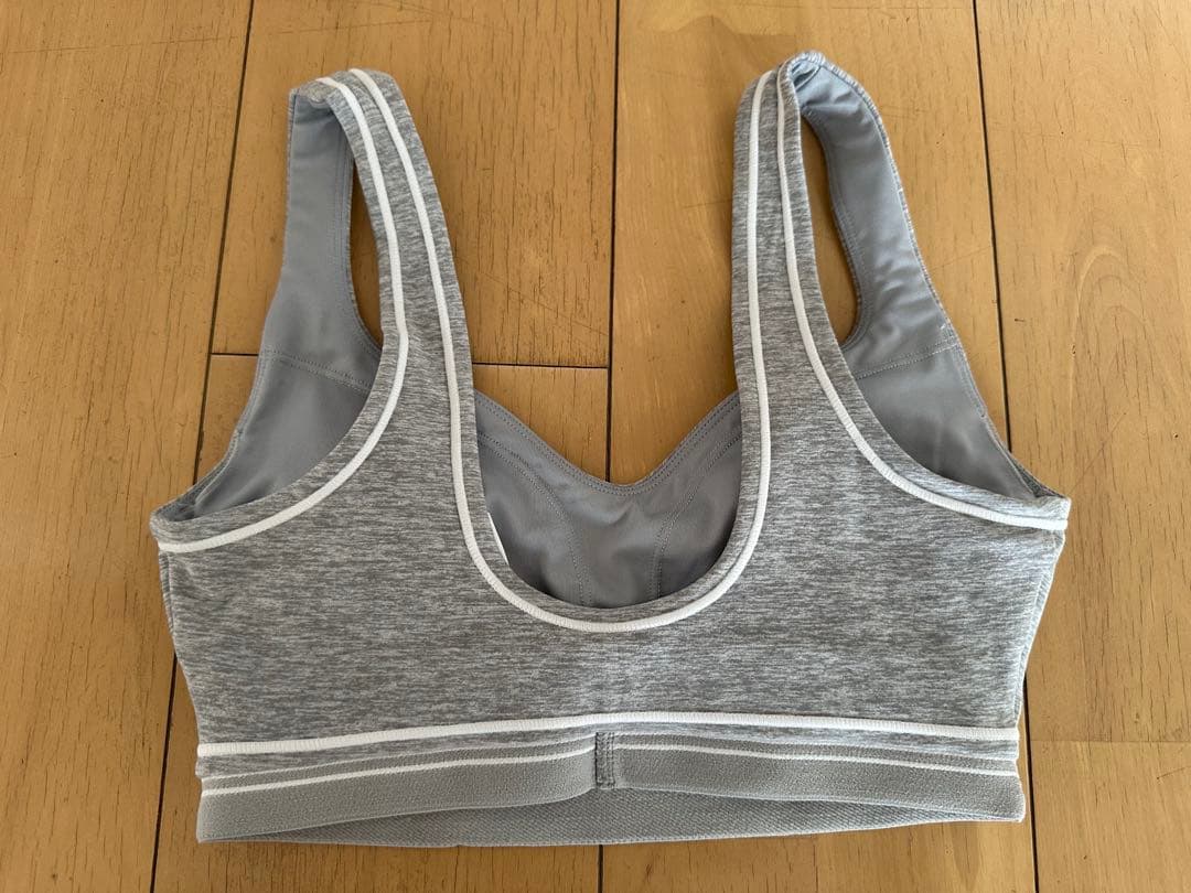 Alo トップとレギンスセット