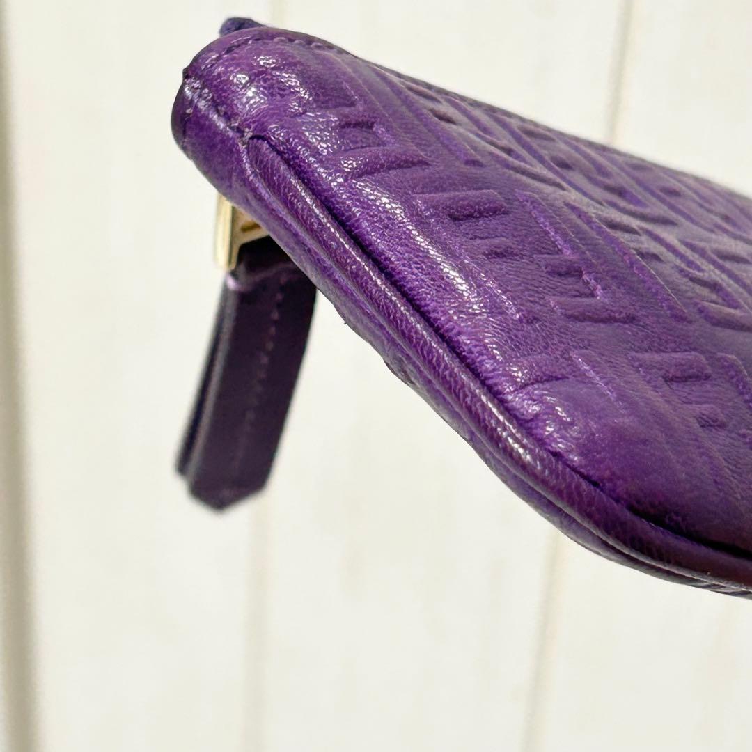 美品 FENDI フェンディ ズッカ エンボス加工 レザー ケース