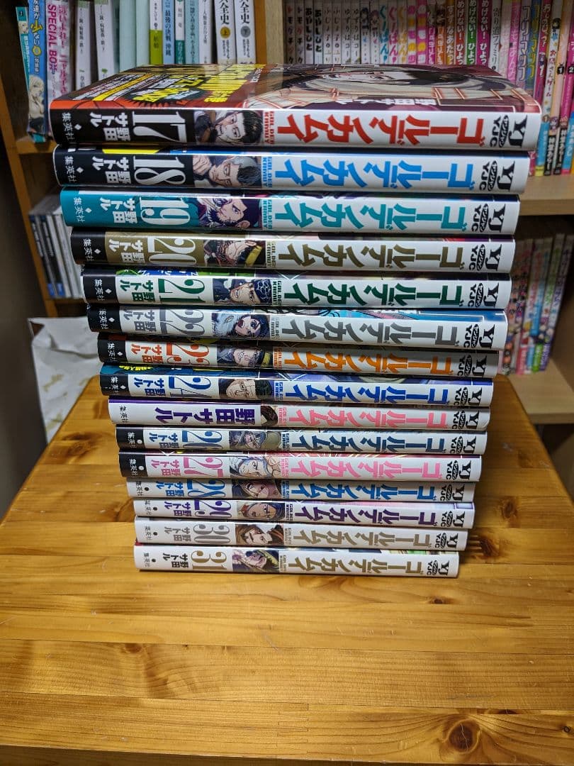 ゴールデンカムイ　全巻収納BOX入り＋特製しおり、色紙＋公式ファンブック　セット