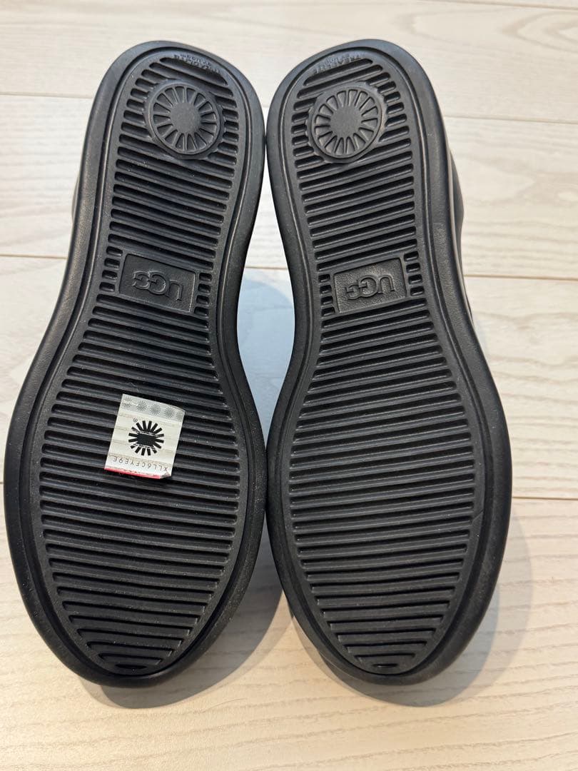 UGG アグ　ブラック スニーカー スリッポン