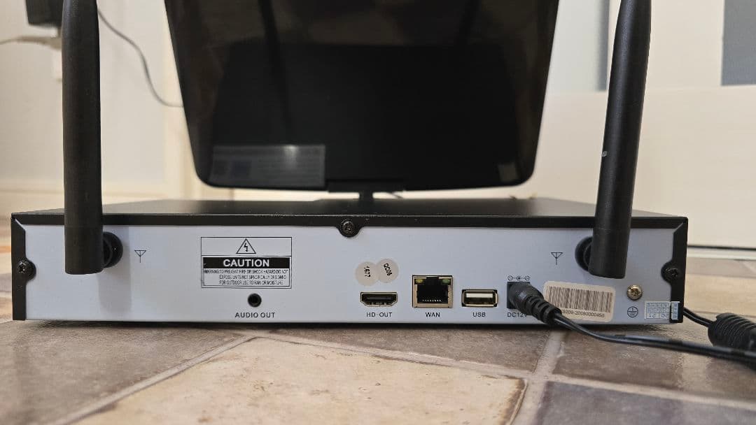 Hiseeu NVR ステーション　ハードディスク320GB　カメラ5台付き