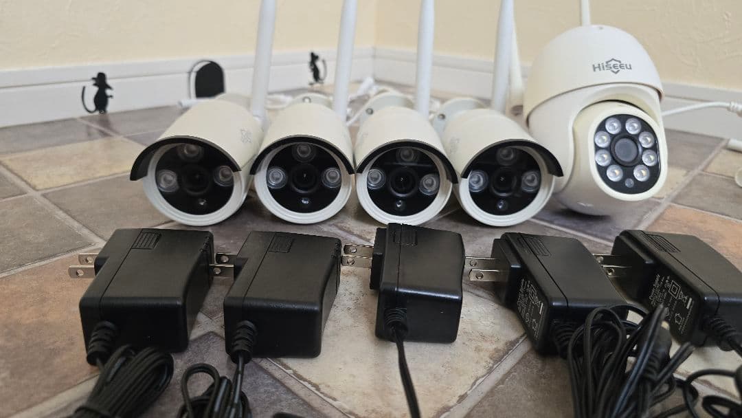 Hiseeu NVR ステーション　ハードディスク320GB　カメラ5台付き