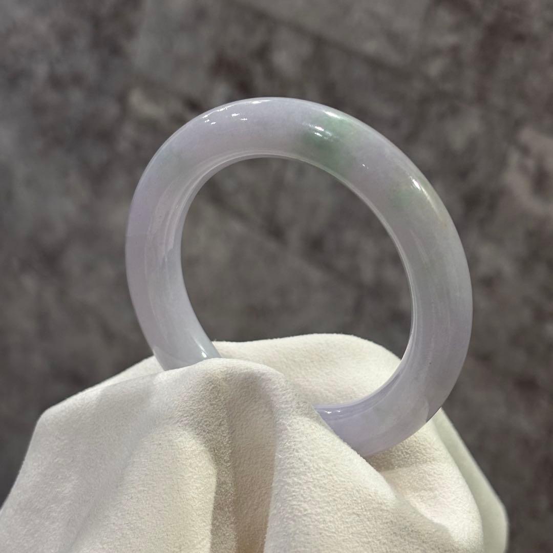 ミャンマー産　天然本翡翠　A貨　春彩　バングル　鑑定書付