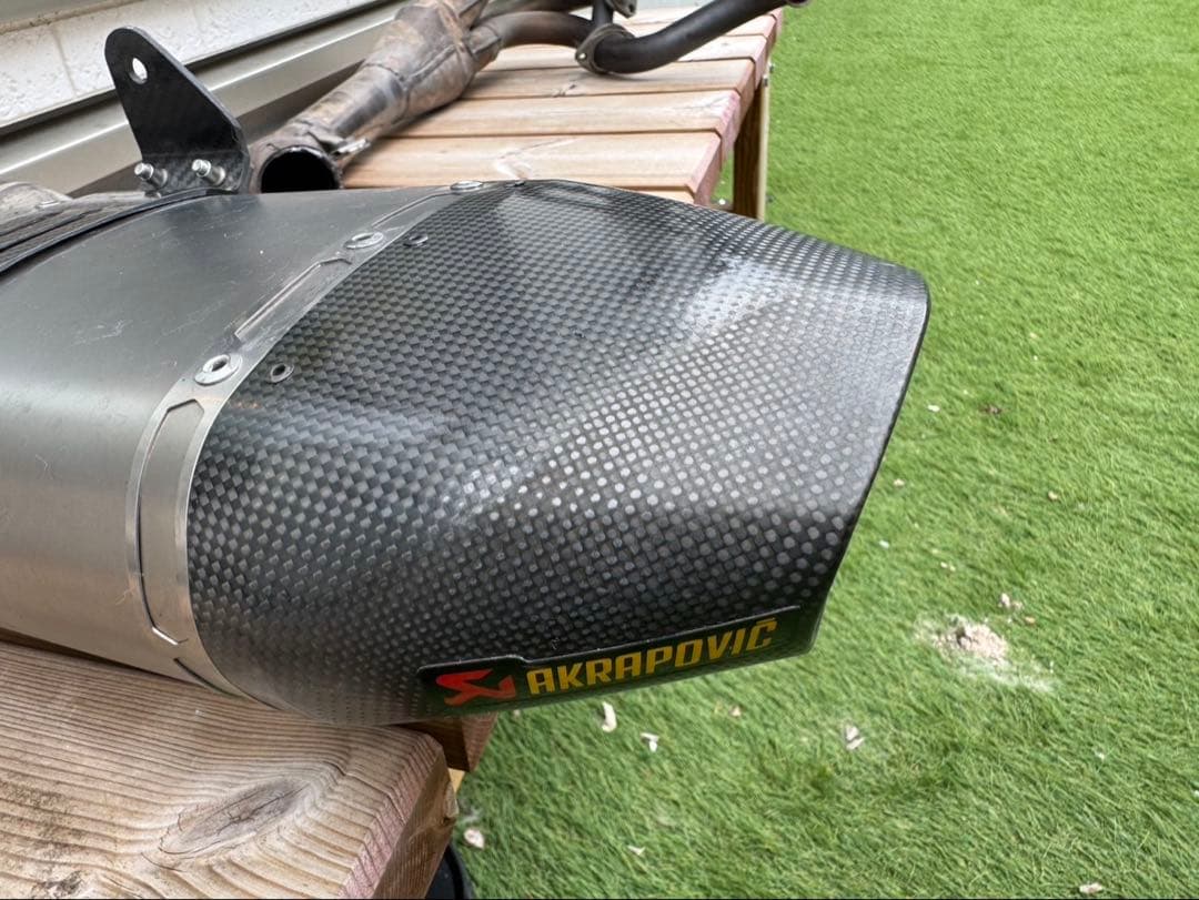 AKRAPOVIC カーボンファイバー マフラー
