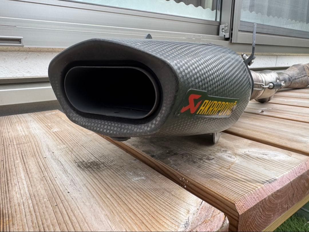 AKRAPOVIC カーボンファイバー マフラー