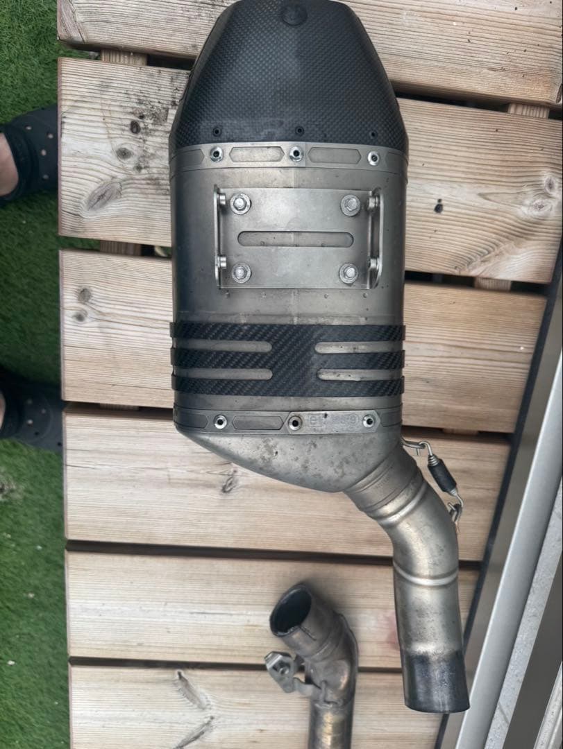 AKRAPOVIC カーボンファイバー マフラー