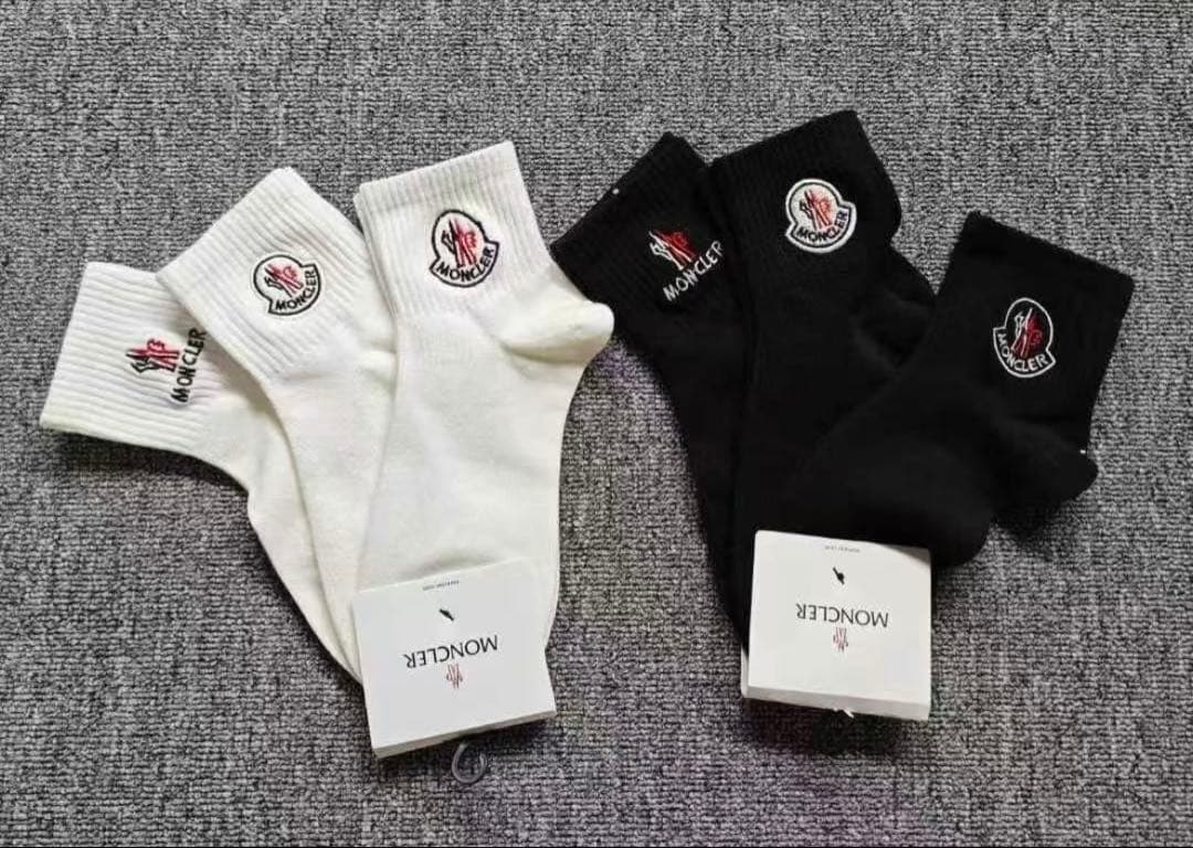 モンクレールmonclerソックスM　メンズソックスロゴ入りソックス　紳士靴下