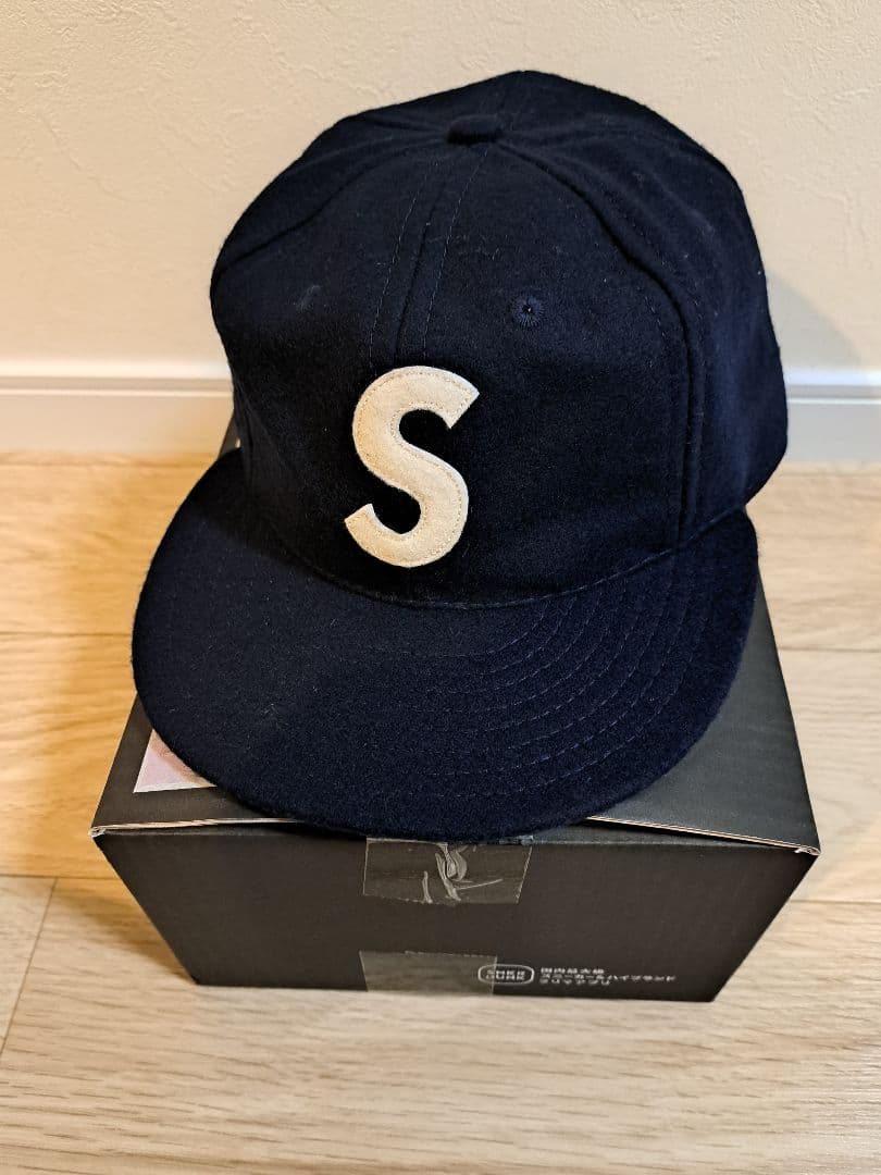 新品タグ付き♪Supremeキャップ⭐ネイビー