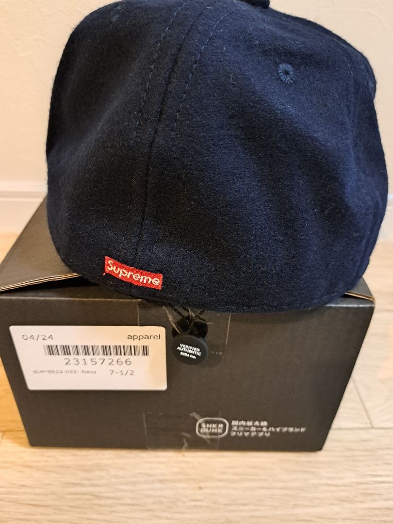 新品タグ付き♪Supremeキャップ⭐ネイビー