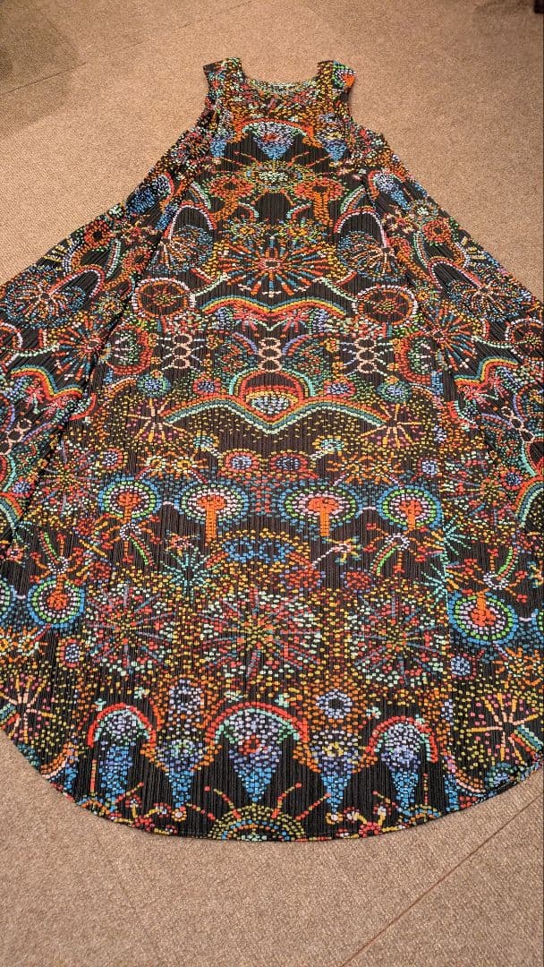 プリーツプリーズ ノースリーブワンピース 花火柄 サイズ5