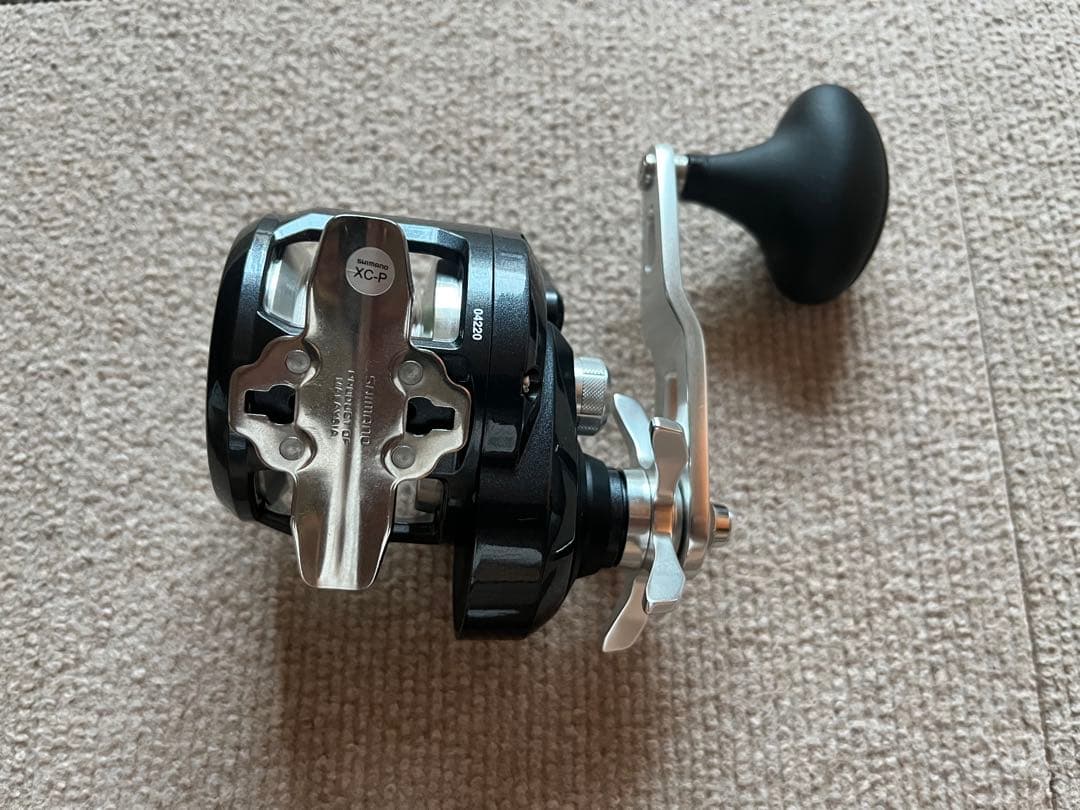 期間限定値下げ　トリウム 2000HG リール 右ハンドル