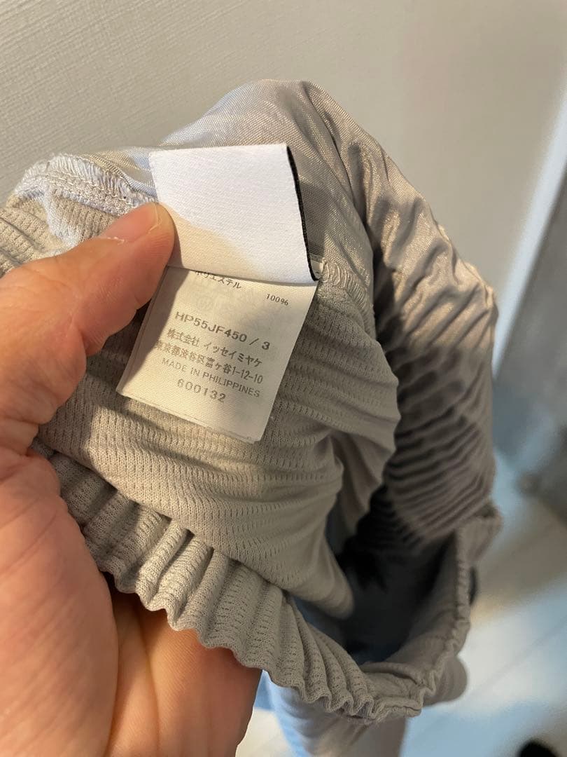 プリーツパンツ　ライトグレー　ベルトループ　サイズ3 オムプリッセイッセイミヤケ