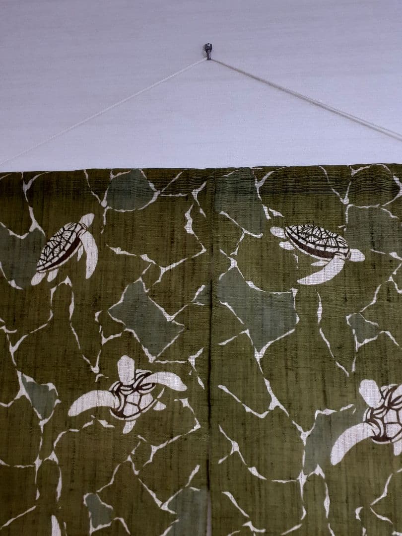 ウージ染め　タペストリー　ウミガメ