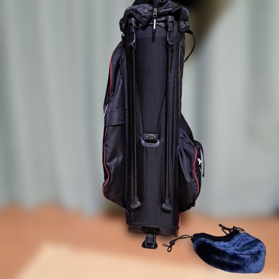 TaylorMade スタンド式キャディバッグ、フード付き。アイアンカバー付き。