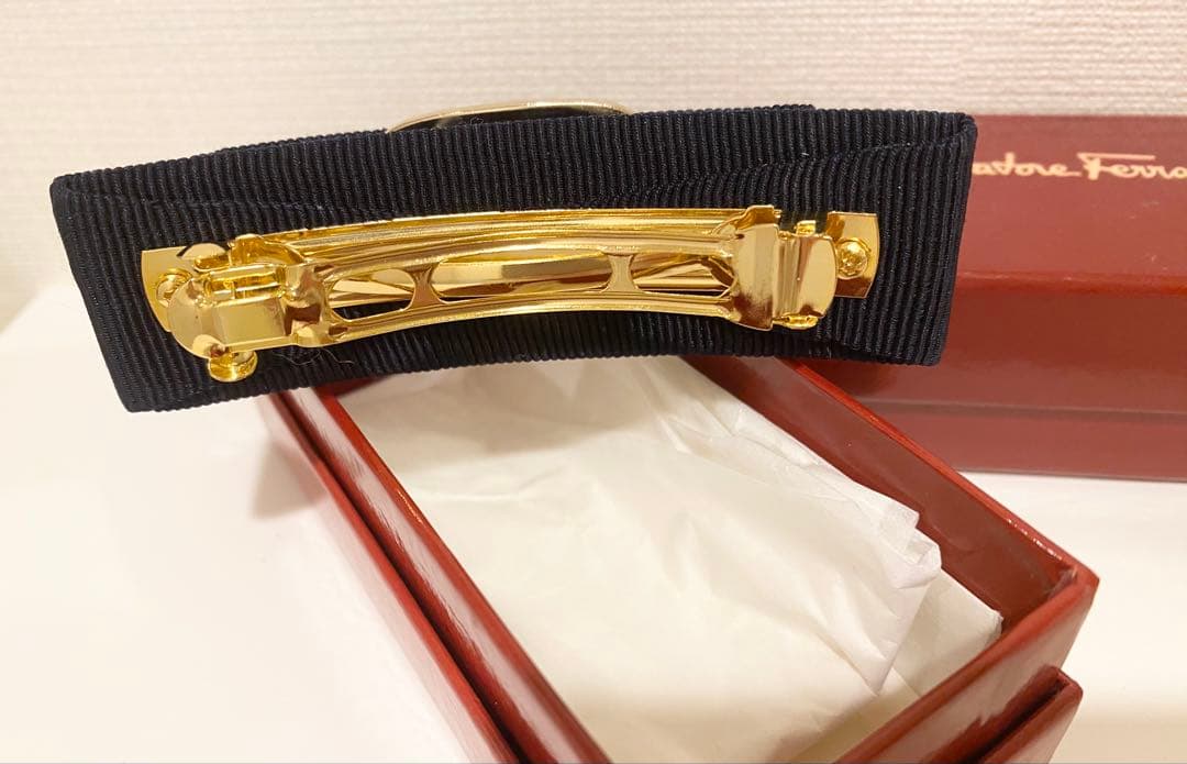 未使用Ferragamo フェラガモ ヴァラリボン バレッタ ネイビーゴールド