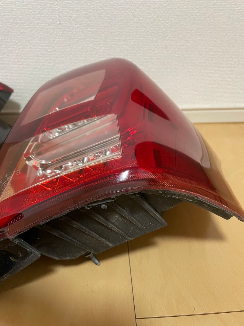 V*g様 プリウスα レヴィーア　LEDテール、シーケンシャル ZVW40、41