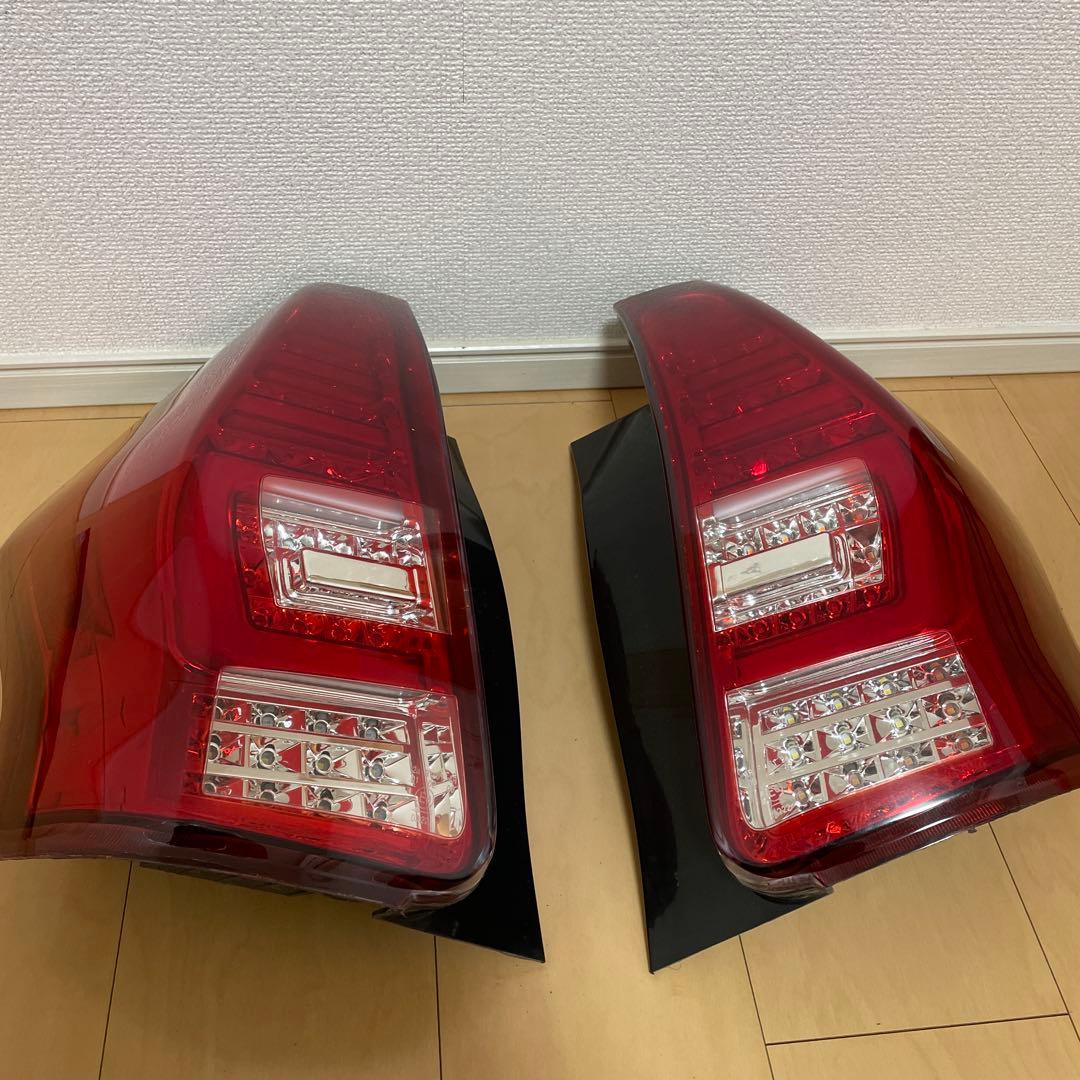 V*g様 プリウスα レヴィーア　LEDテール、シーケンシャル ZVW40、41