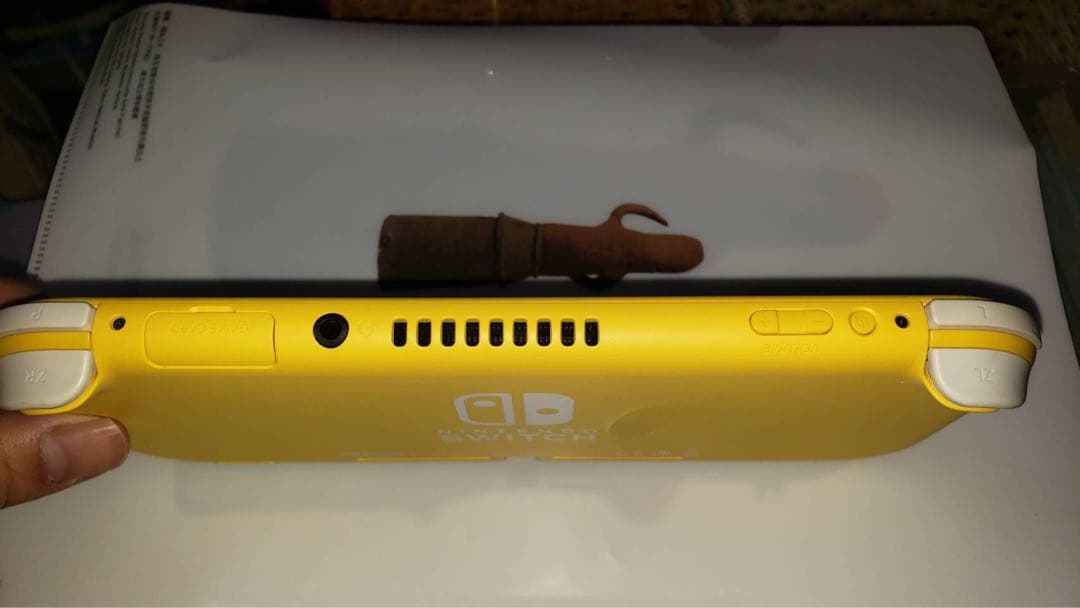 Nintendo Switchライト 本体 イエロー ジャンク