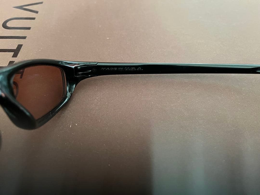 Oakley スポーツサングラス 黒 オレンジの度付きレンズ