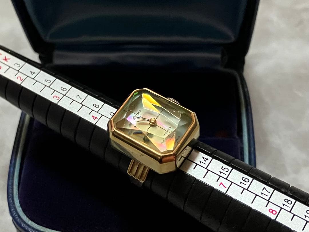 なかなか綺麗な稼働品❗️SEIKO/セイコーカットガラス手巻リングウォッチ
