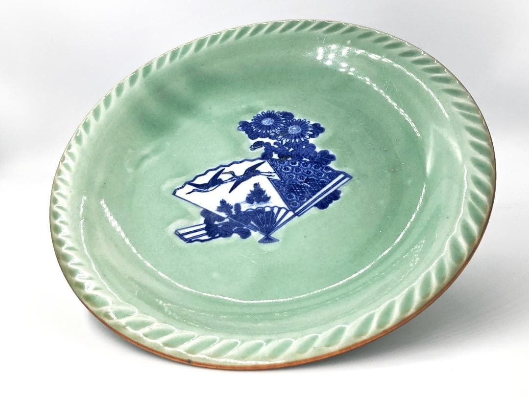 【 青磁染付菊扇文皿 】　古伊万里　収蔵骨董