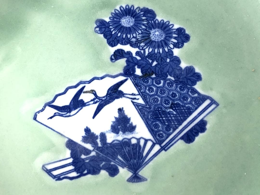 【 青磁染付菊扇文皿 】　古伊万里　収蔵骨董