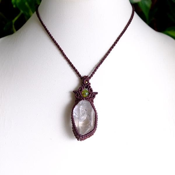 ガネーシュヒマール産 ヒマラヤ水晶原石 マクラメ編みペンダントネックレス3754